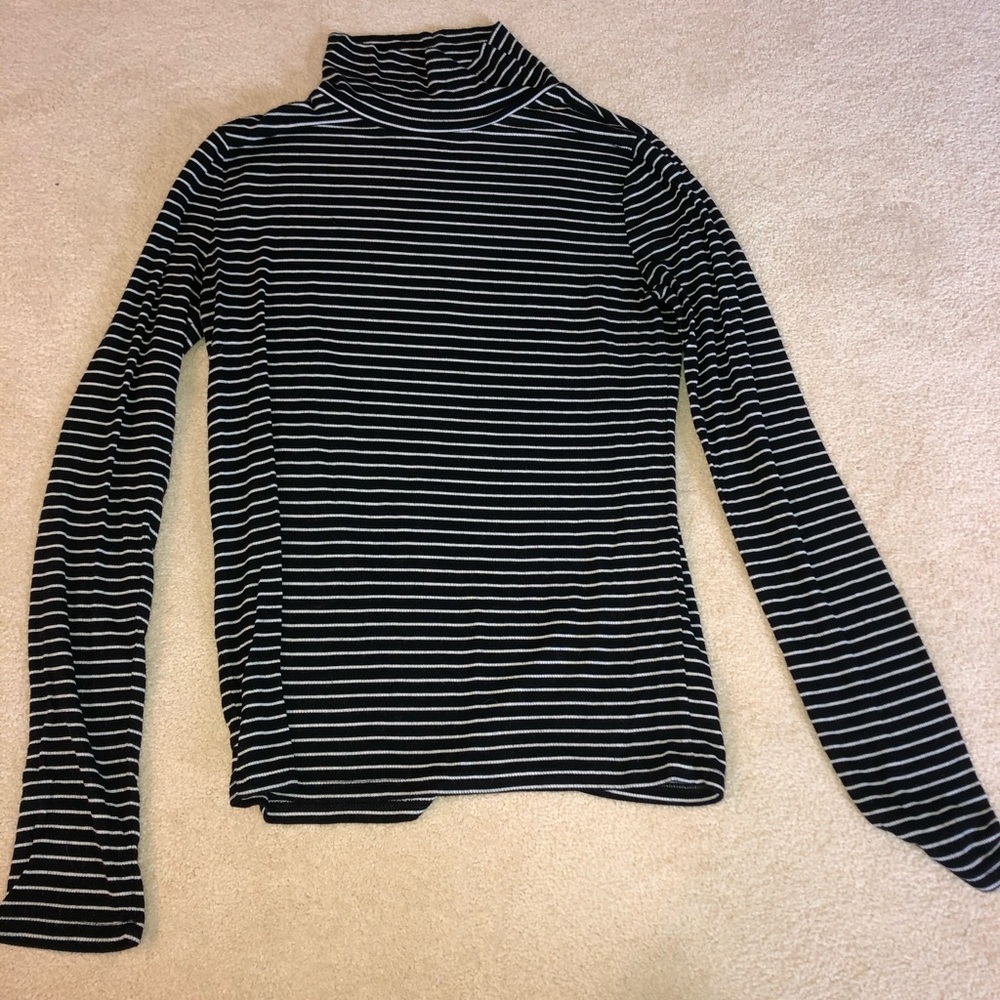 American Eagle ribbed black and white turtleneck